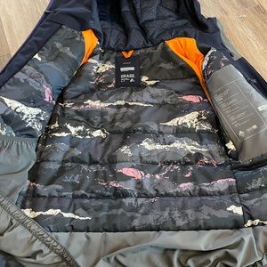 Women’s Orage Ski/ Snowbaorsing Jacket size small, purple and navy